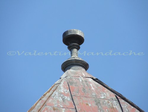 Finial on Neo-Romanian style house (©Valentin Mandache)
