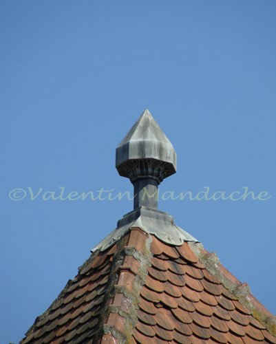Finial on Neo-Romanian style house (©Valentin Mandache)