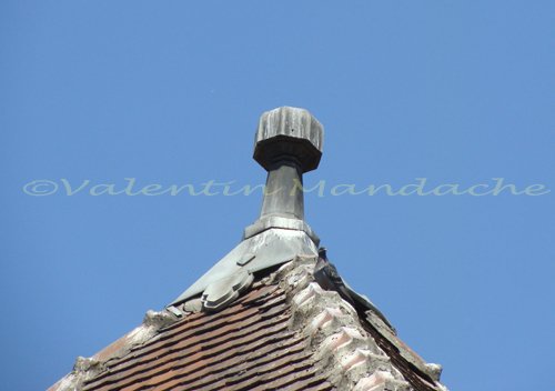 Finial on Neo-Romanian style house (©Valentin Mandache)