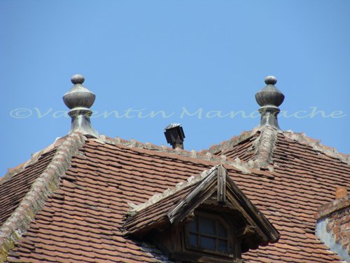 Finials on Neo-Romanian style house (©Valentin Mandache)