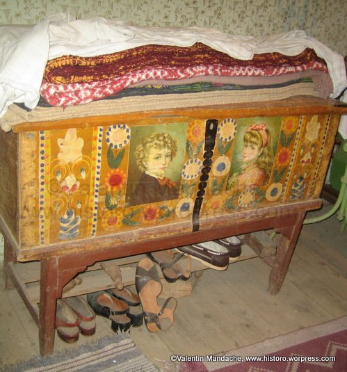 Peasant dowry chest, Oltenia region