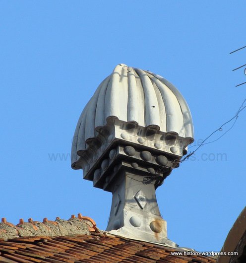 Neo-Romanian style roof finial, Bucharest