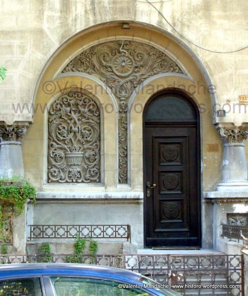 DP_3Feb10s Tree of life symbols on Neo-Romanian style doorway, Bucharest