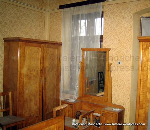 Art Deco 1930s furniture found in a house in Dolj county