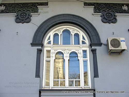 Early type (1910s) Neo-Romanian Style Window