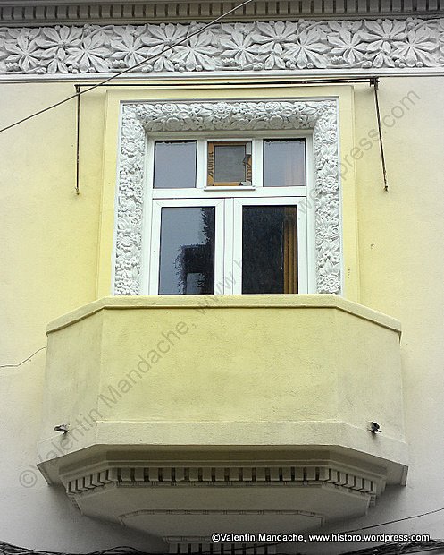 Florid motifs Art Deco style balcony, Bucharest