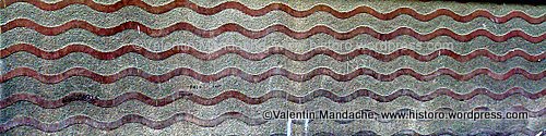 Waves ornament at the base of an Art Deco style house in Bucharest