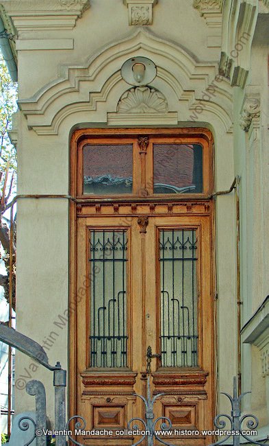 Neo-Romanian style doorway