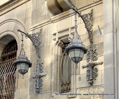 Neo-Romanian style exterior wall lamps, Bucharest