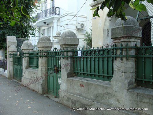 Neo-Romanian style street fence, Bucharest