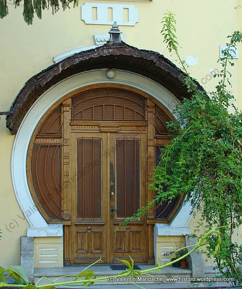 Art Nouveau style round frame doorway, Bucharest