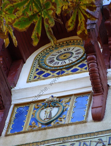 Neo-Romanian style clock, Bucharest