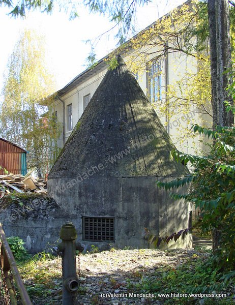 Strange conical structure, Campina
