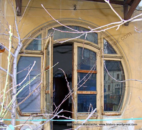 Art Nouveau style round doorway window vestiges, Bucharest
