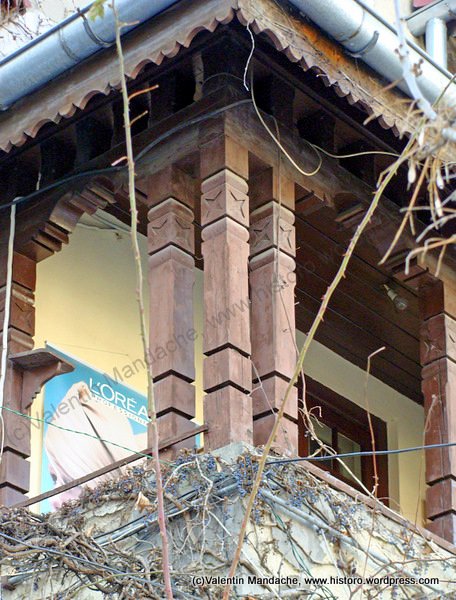 Veranda ethnographic wooden poles, Bucharest