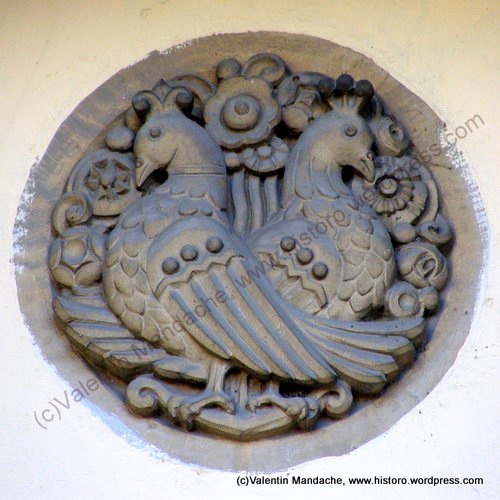 Neo-Romainan motif expressed in an Art Deco setting, Bucharest