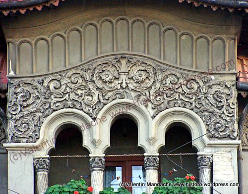 1920s Neo-Romanian style pediment, Bucharest