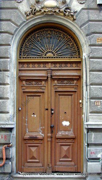 Bucharest period doorways