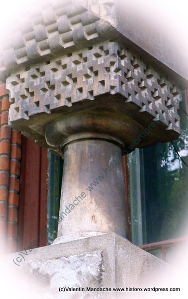 Neo-Romanian style column, Bucharest