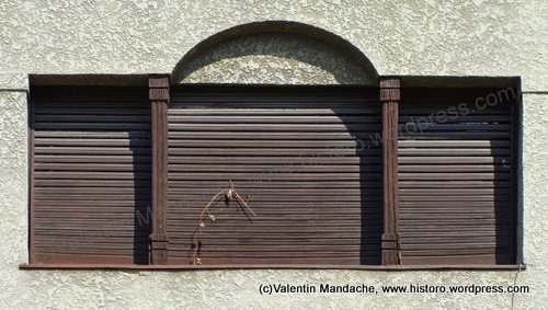 Modernist Serliana window, Bucharest