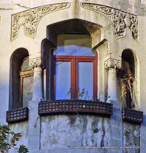 Neo-Romanian style windows, Bucharest