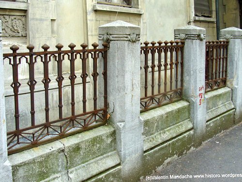 Neo-Romanian style fence, Bucharest
