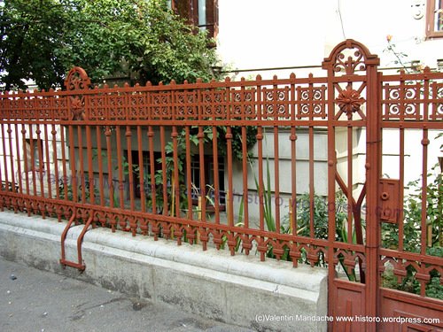 Neo-Romanian style fence, Bucharest