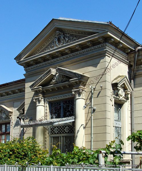 1900s Ploiesti doorway