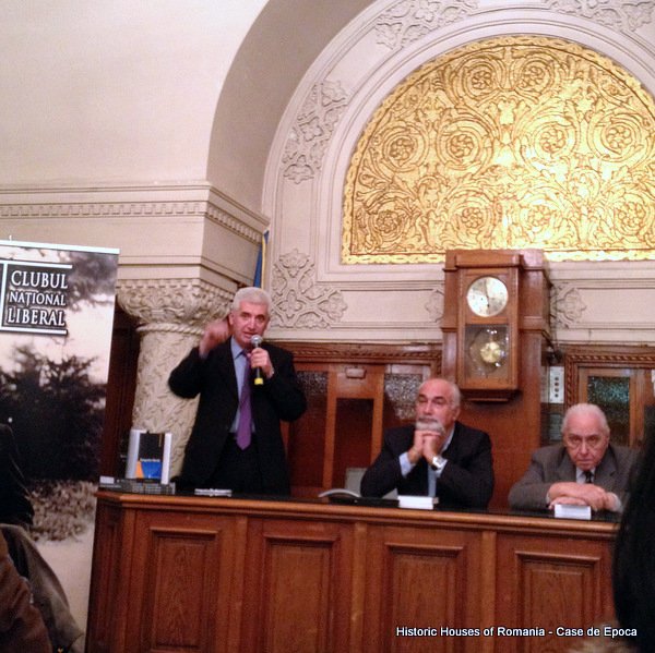 The author of Historic Houses of Romania blog at the launch of the Liberal Publishing House